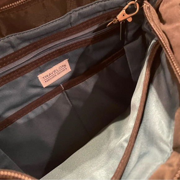 Travelon Exclusive Edition Black Quilted Anti-Theft Crossbody Bag - Picture 8 of 12